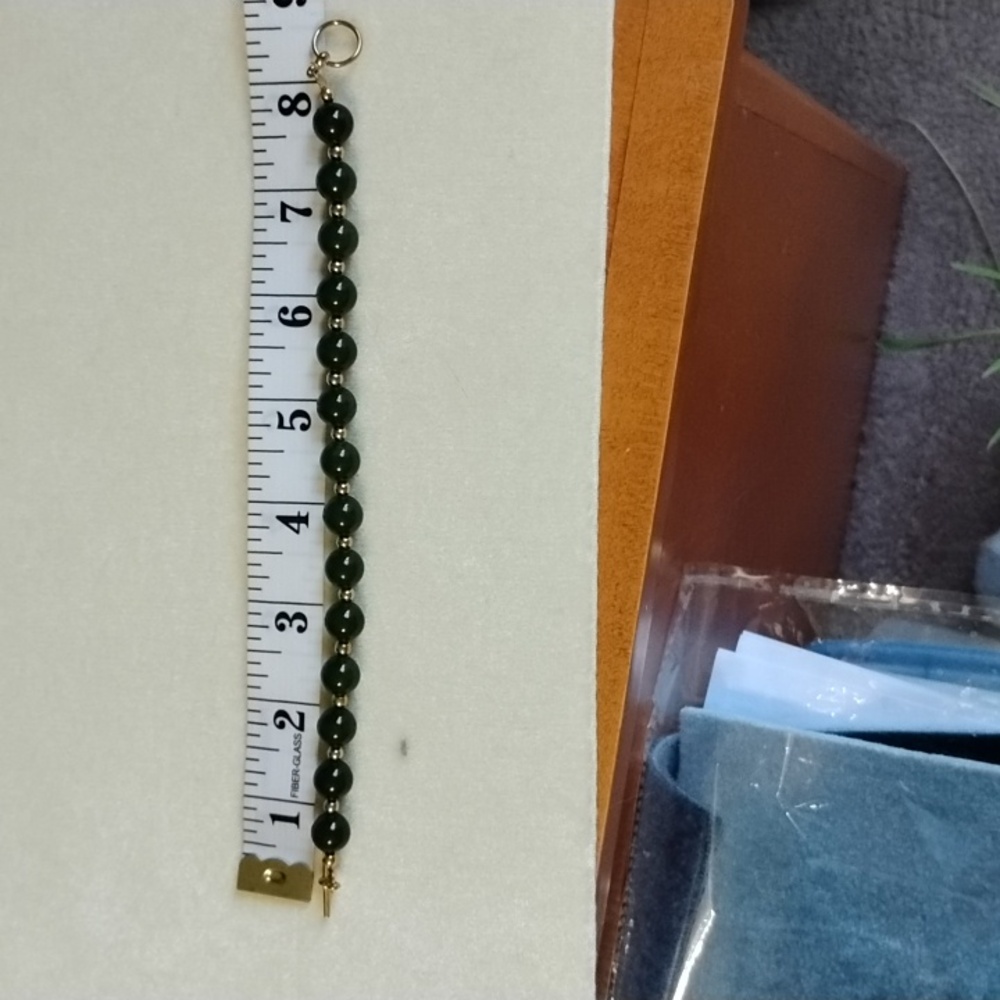 HAND CRAFTED JADE BEAD BRACELET - Picture 5 of 5